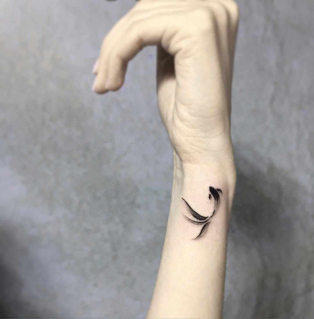 tatouage poignet femme poisson