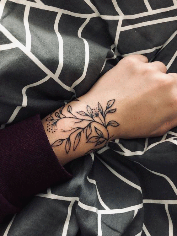 tatouage poignet femme oiseau