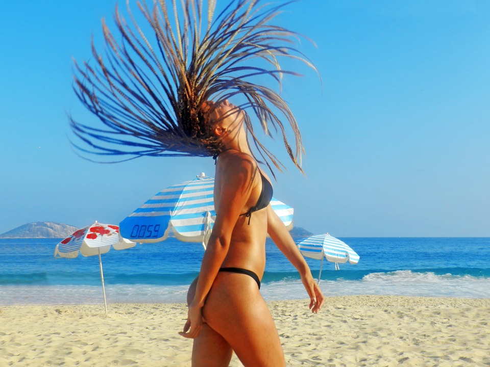 beauté des brésiliennes pour de beaux cheveux