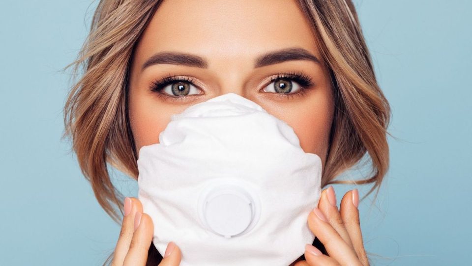 Maquillage avec un masque