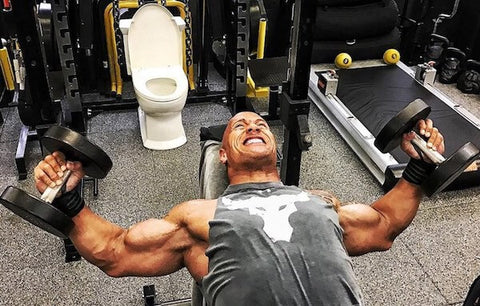 entrainement des bras de Dwayne Johnson