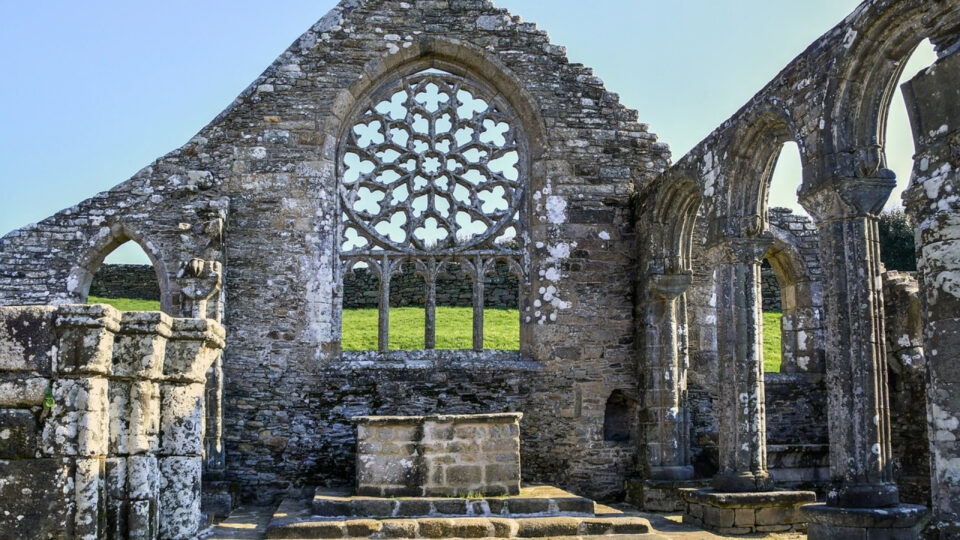 Les incontournables à visiter dans le Finistère : un voyage à travers l'histoire et la nature